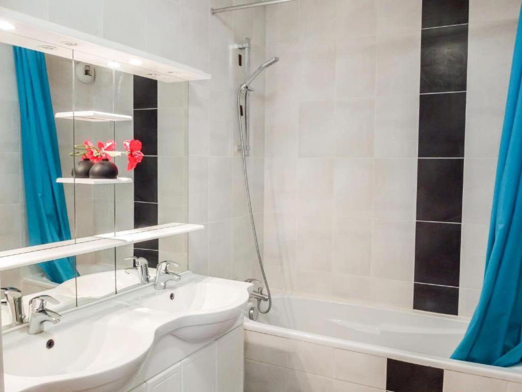 Vert Paradis - Vue Apaisante Sur Golf, Pins Parasols, 2E Etage - 80 M2 Dont Terrasse Avec Pergola, 2 Chambres, 3Et Iles, 3 Clim, Wifi - Piscine, Parking Et Park A Velos, Ascenseur - En Option Linge, Menage - Pistes Cyclables, Mer A Proximite Saint-Cyprien  Extérieur photo